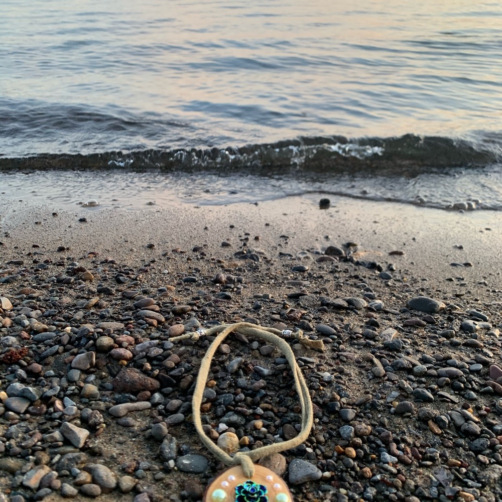 Flower, crystal, and wood pendant necklace - Picture 8 of 8